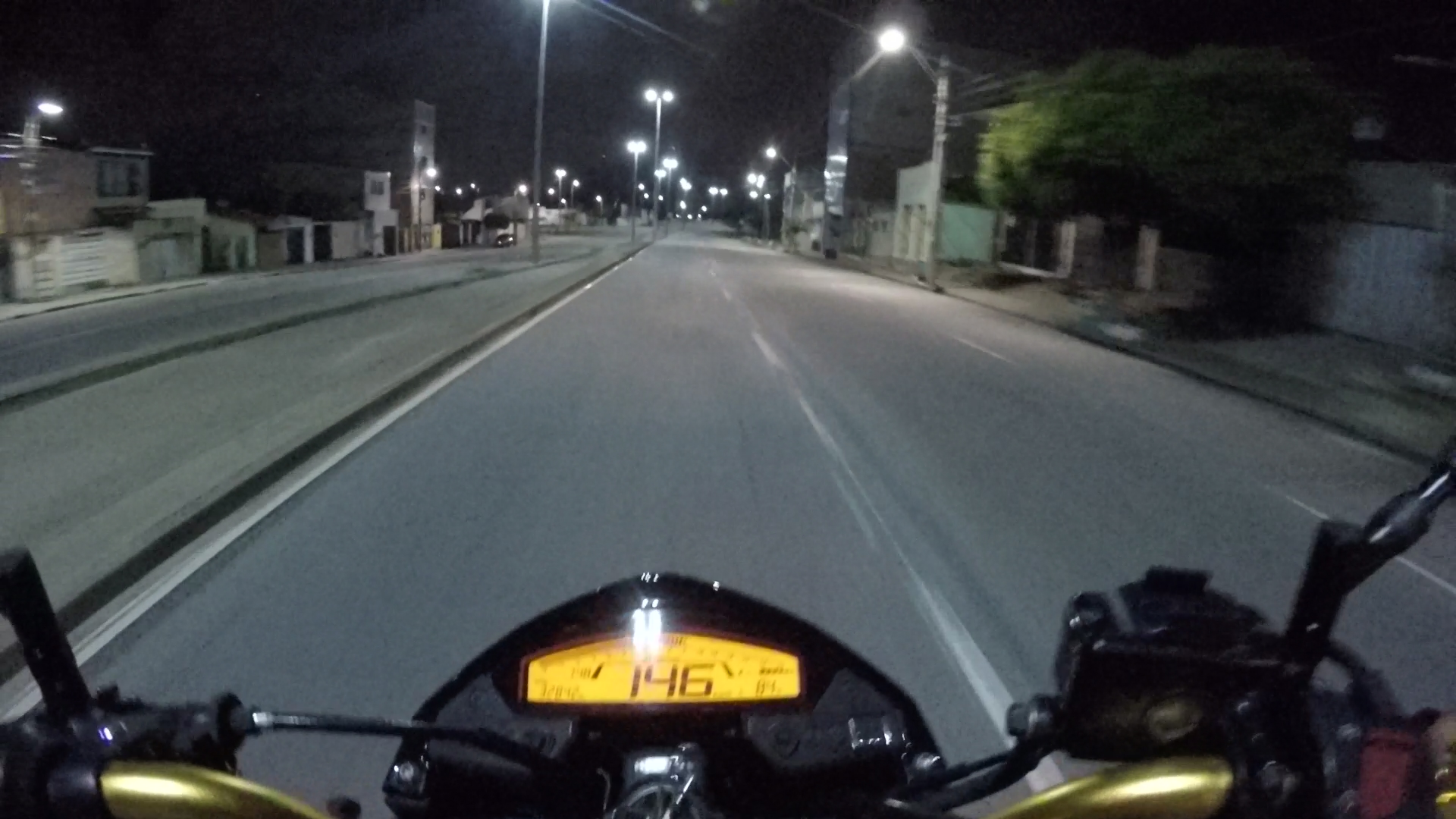 http://videos.introcdc.com/Canal/MotoVlog/Serjona/Hornet Madrugada/GOPR3804,1.00_09_43_11.Quadro008.png
